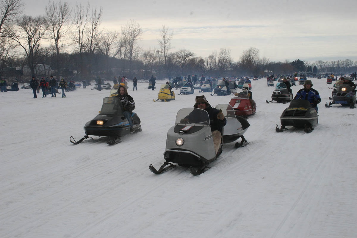 Midwest RideIn Photos Images from the Elk River Snowmobile Show